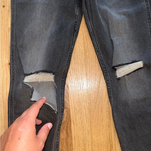 Hollister Ultra High-Rise Mom Jeans Size 00R W23 L27 - Picture 4 of 6